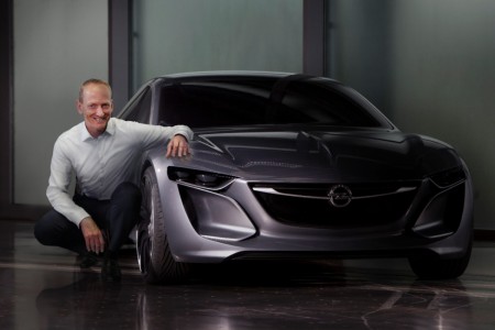 Opel-Vorstandsvorsitzender Dr. Karl Thomas Neumann mit dem Opel Monza Concept, Foto: Opel