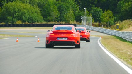 Porsche 911 Turbo und Porsche 911 Turbo S auf der Rennstrecke, Foto: Autogefühl