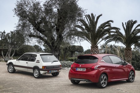 Brothers in arms - Peugeot 205 GTI (links) und 208 GTi Foto: Peugeot