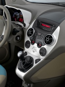 Ka Interieur - mit ausladender Mittelkonsole von Fiat - Foto: Ford