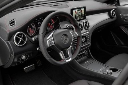 Mercedes-Benz GLA 250 4MATIC (X156) 2013, Lack: Designo Mountaingrau MAGNO, Ausstattung: AMG Line, AMG Exklusiv Paket, Leder Schwarz, Zierteil Aluminium