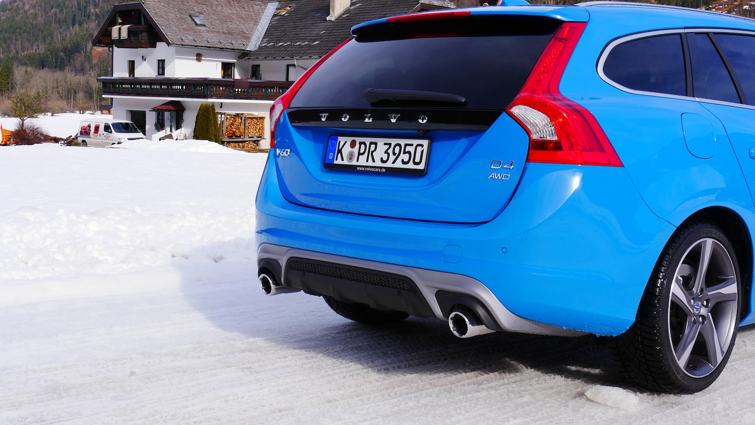 Volvo V60 R-Design mit Volvo Allrad im Schnee - Autogefühl