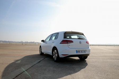 Der neue Volkswagen e-Golf am Flughafen Tempelhof, Foto: Autogefühl