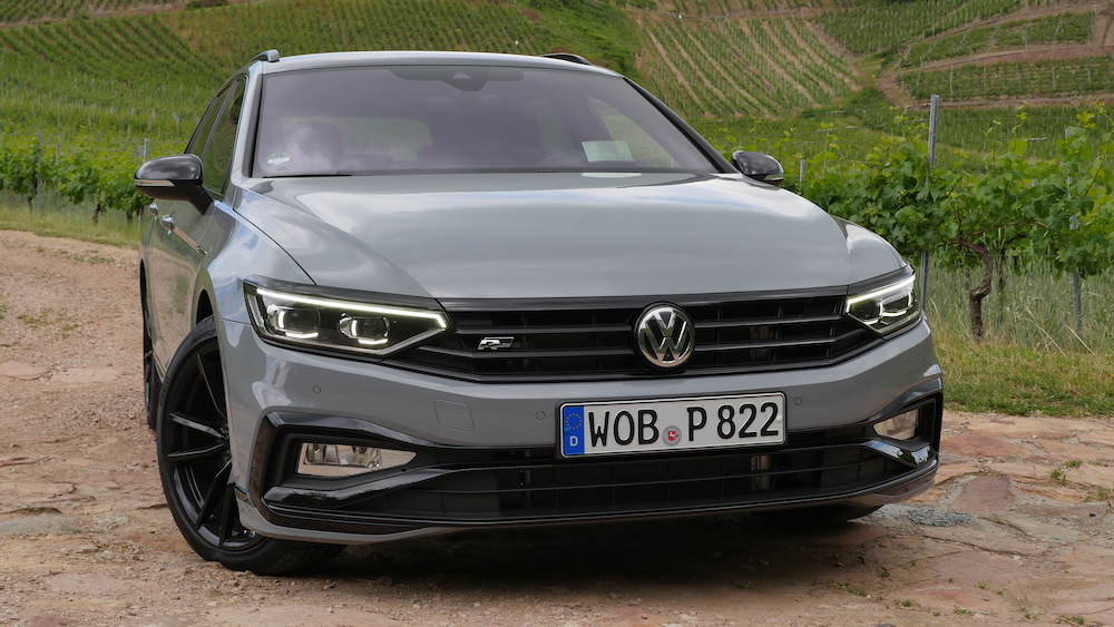 VW Passat B8 Facelift REVIEW R-Line vs Alltrack vs GTE 2019 2020