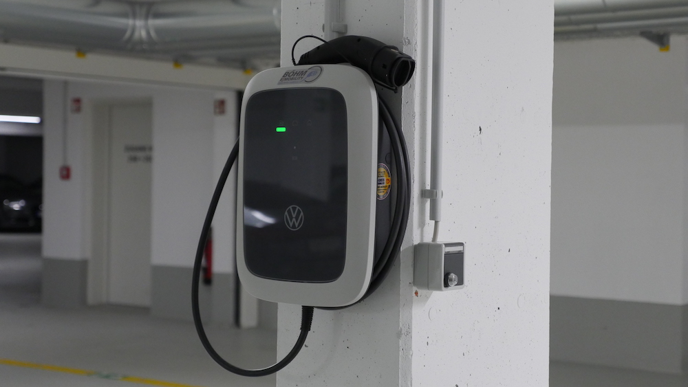 VW ID Charger Wallbox für Zuhause (Garage, Tiefgarage, Carport) im Test -  Autogefühl